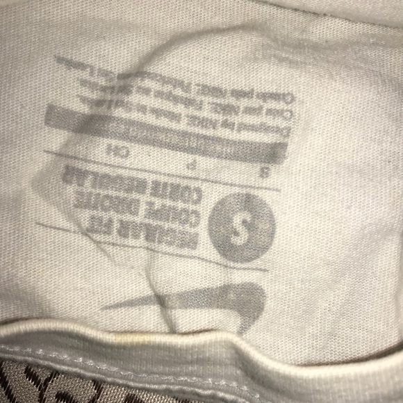 Nike guys shirt - Picture 3 of 3